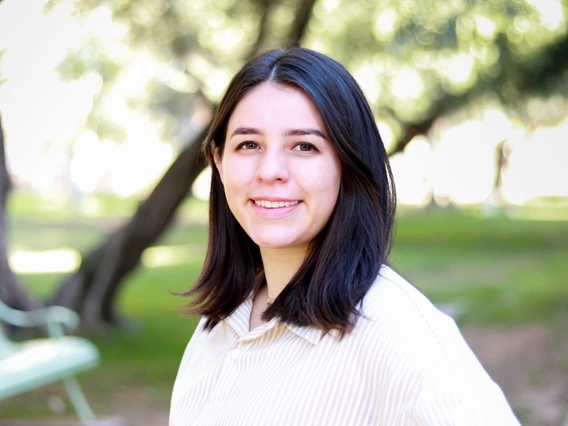 Picture of Stephanie Weiler wearing white shirt in front of tree