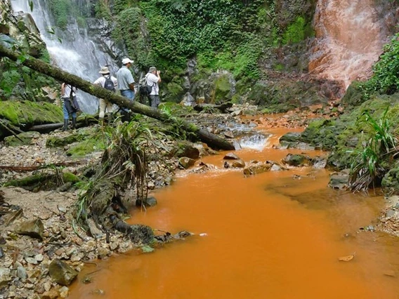 “The Twins” waterfalls in Junín, one of which has changed markedly since the onset of exploratory drilling